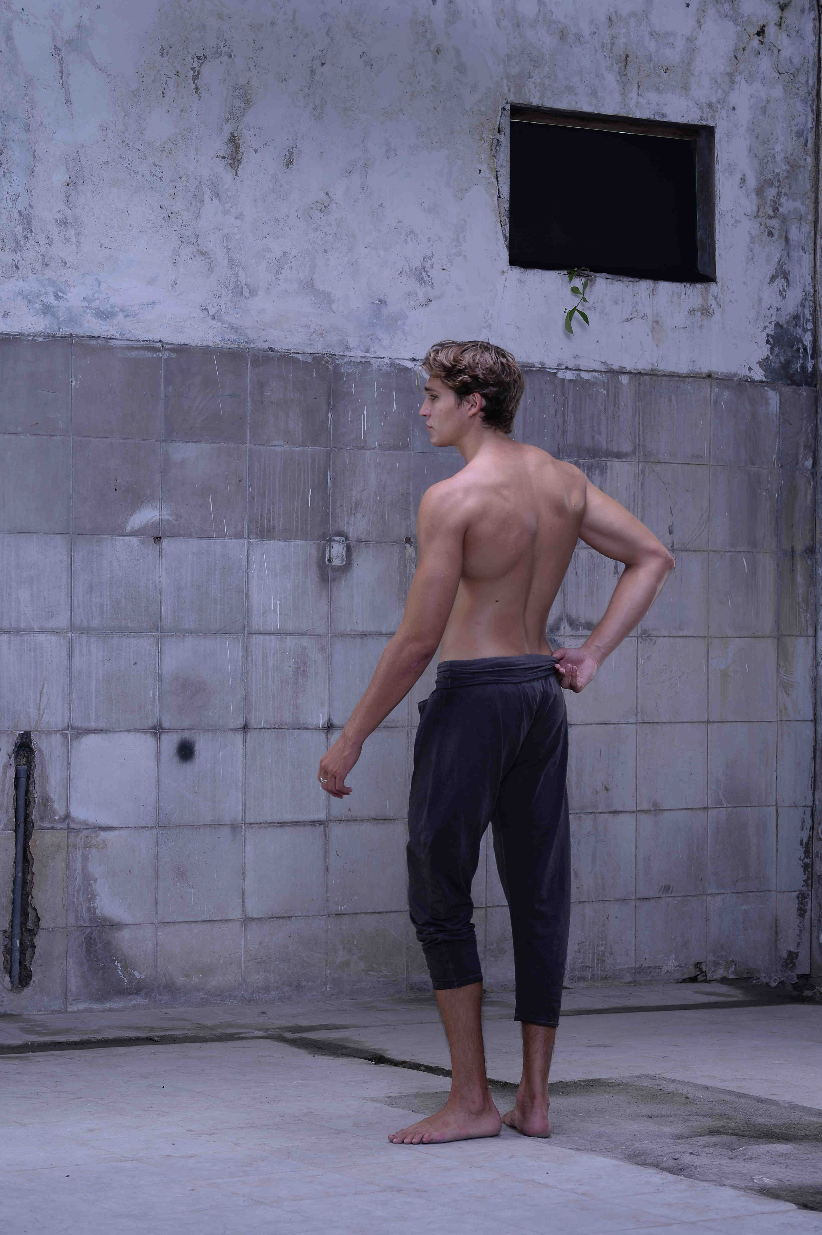 Close fitting pants