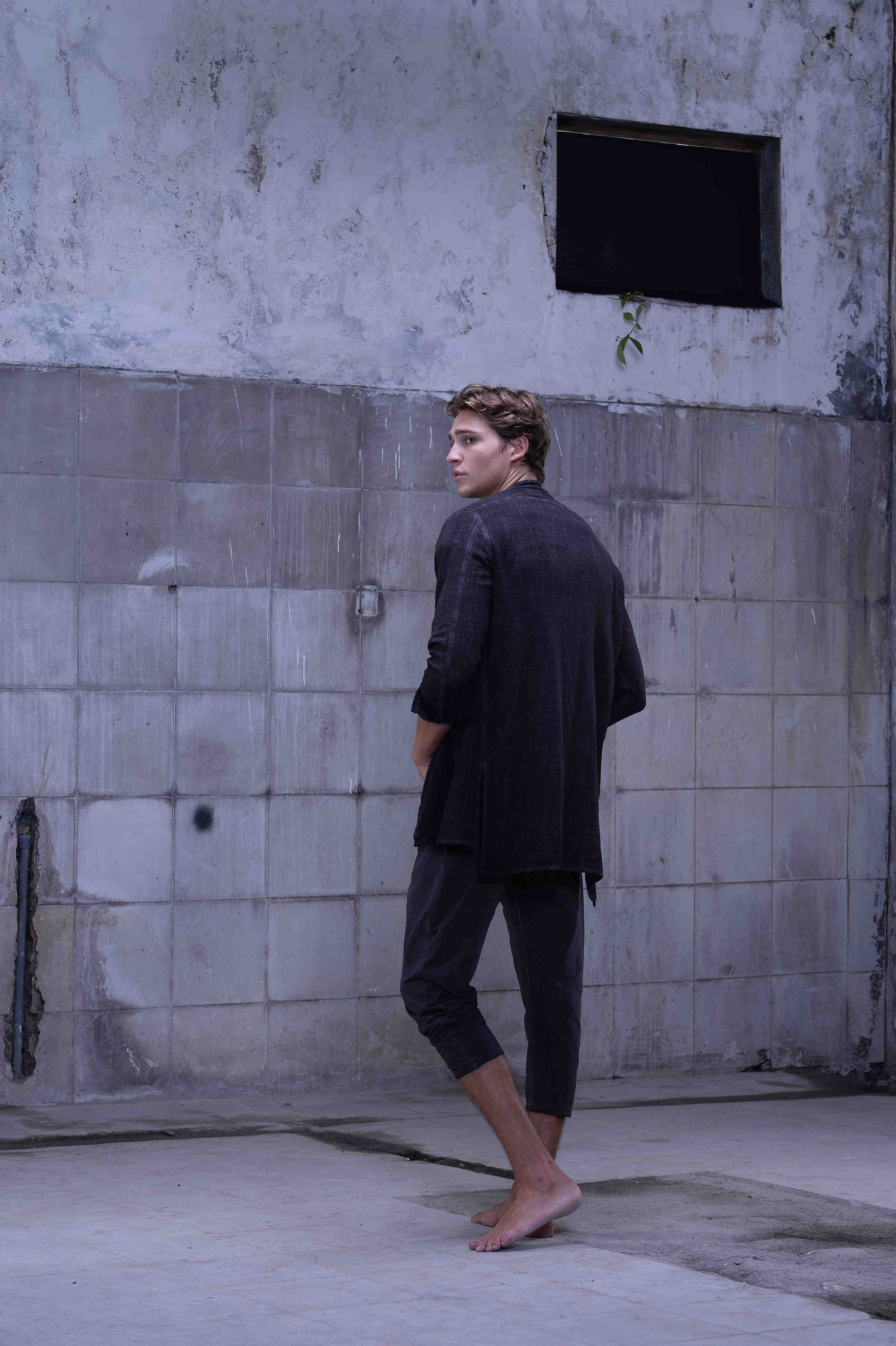 Close fitting pants